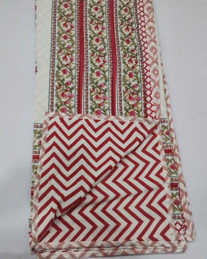 Ahaana red reversible Mulmul cotton dohar – fabric detail