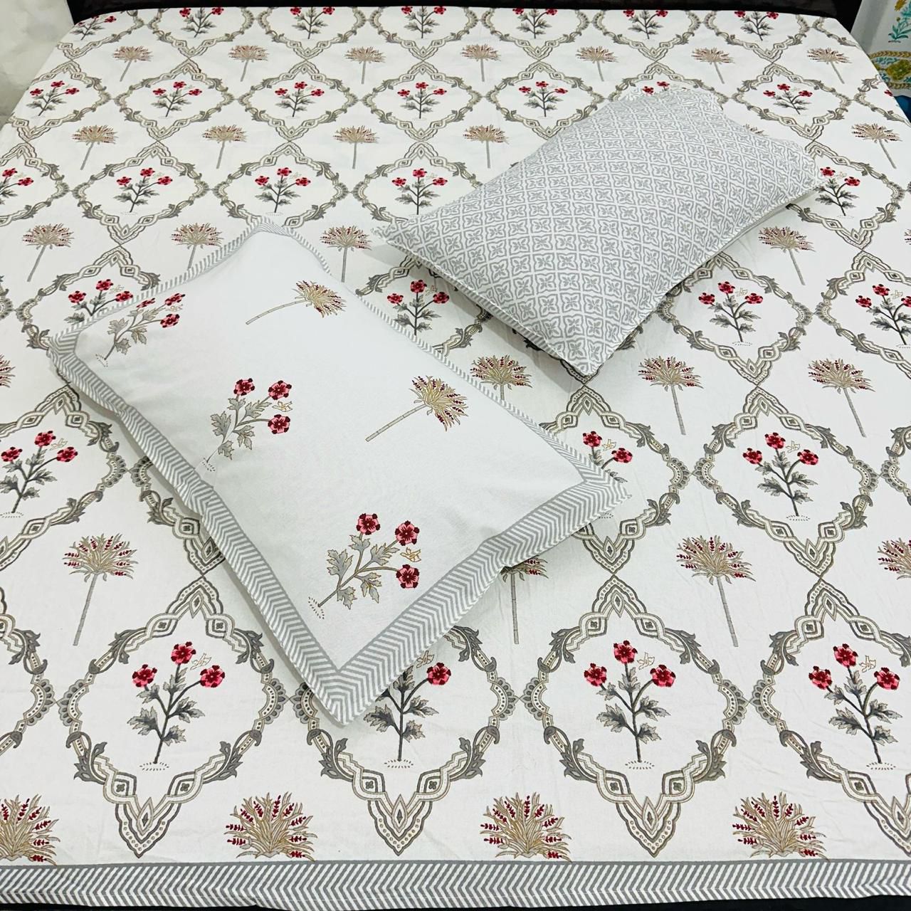 Bedhseet with floral pattern and matching pillow in Grey, pink and white