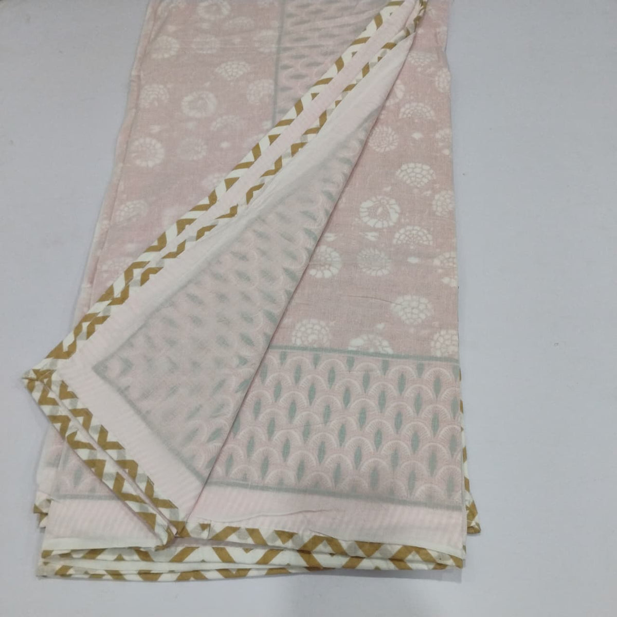 Kumud orange Muslin cotton dohar – fabric detail