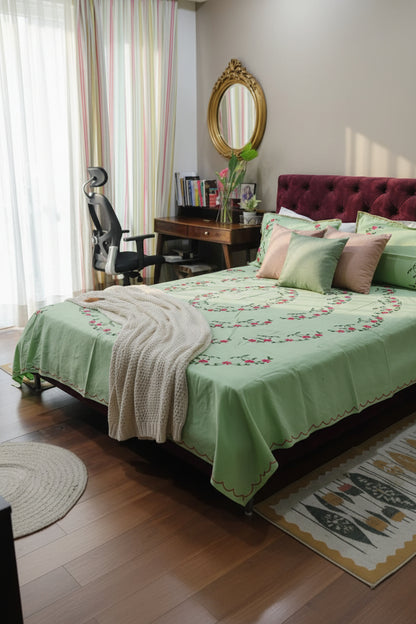 Mahtab hand embroidered Soft Fine Cotton bedsheet – pillow detail