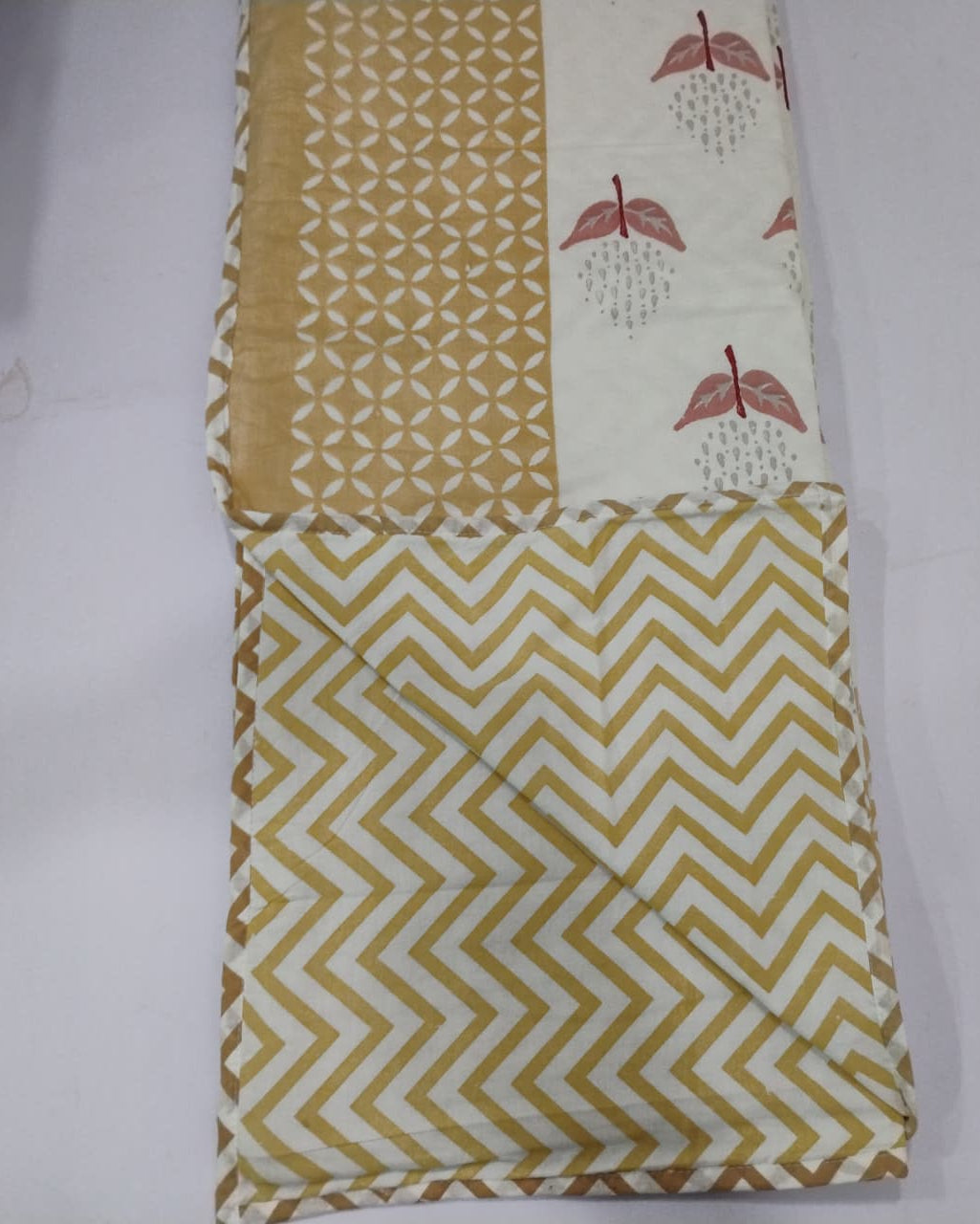Manjari yellow reversible cotton mulmul dohar – design detail