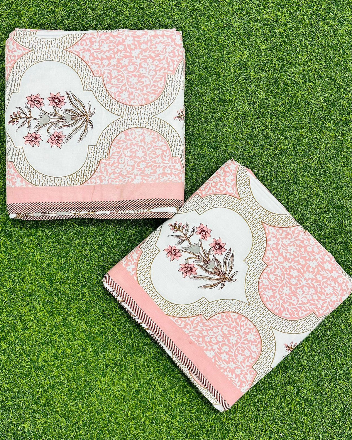 Blush pink Mughal ogee trellis reversible mulmul cotton dohar with a floral spray medallion