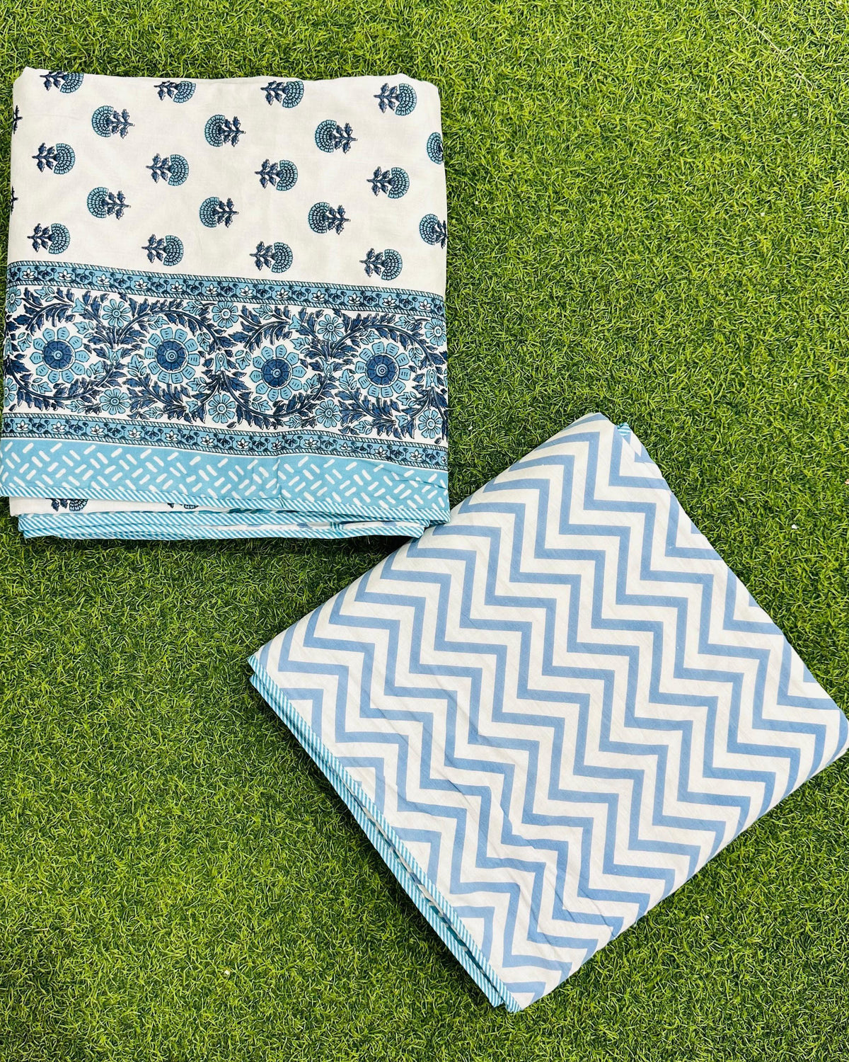 Sumedha blue reversible mulmul cotton dohar – product view