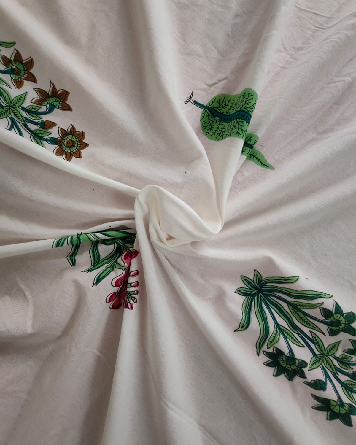 Vasantika olive rose pure cotton bedsheet – product detail